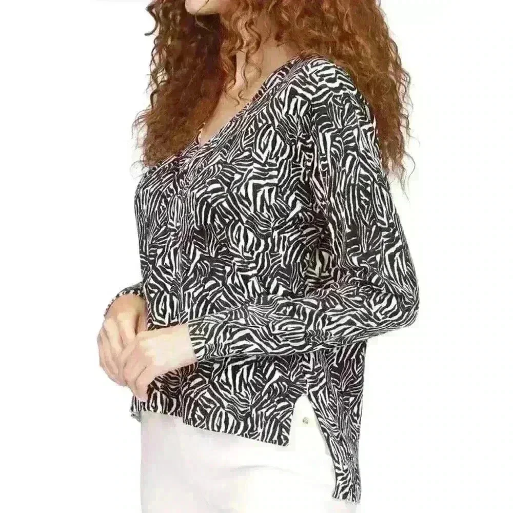 NWT Michael Kors Women's Zebra V-Neck‎ Light Pullover Size M-Black & White